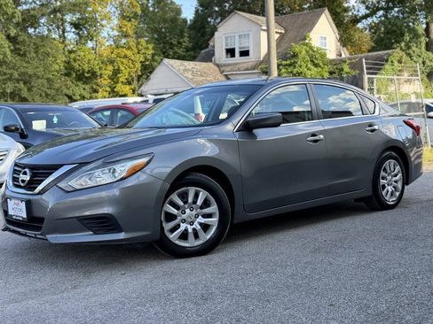 Used 2017 Nissan Altima 2.5 S w/ Power Driver Seat Package FWD image 2