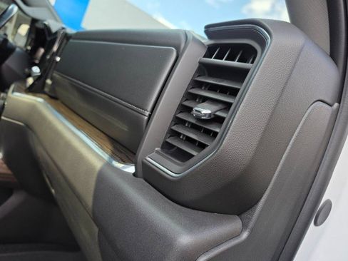 Used 2024 Chevrolet Silverado 1500 LT Trail Boss w/ LT Trail Boss Premium Package image 16