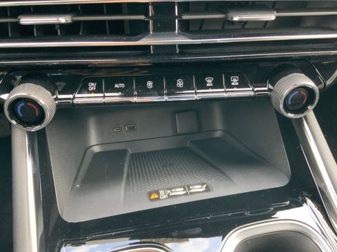 New 2026 Chevrolet Traverse High Country image 24