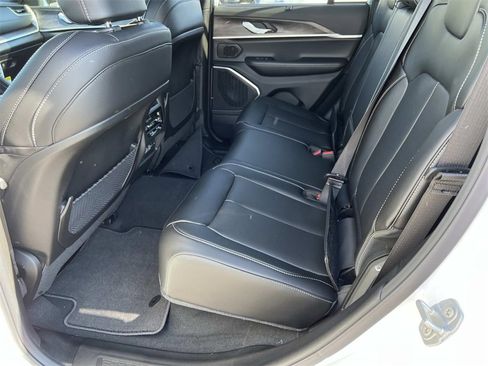 New 2025 Jeep Grand Cherokee Limited image 9