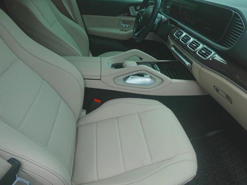 Used 2025 Mercedes-Benz GLE 450e 4MATIC image 18