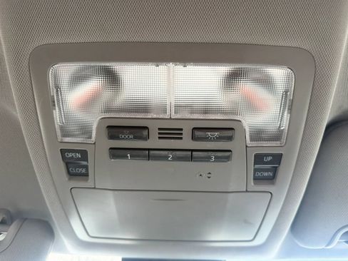 Used 2018 Toyota Highlander XLE FWD image 24