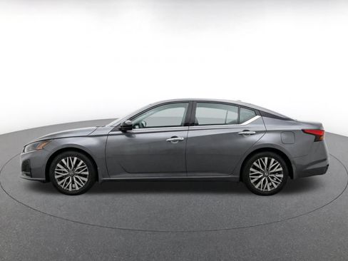 Used 2025 Nissan Altima 2.5 SV FWD image 7