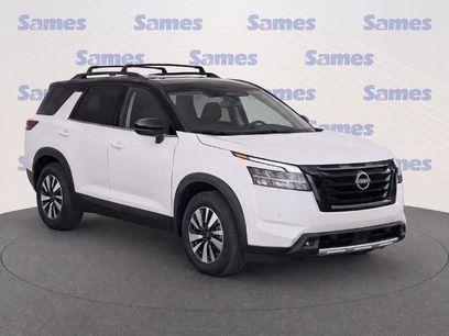 Used 2023 Nissan Pathfinder SL w/ Black Appearance Package