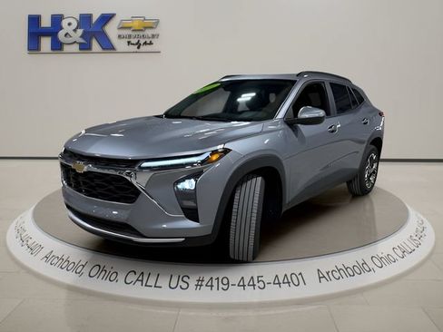 New 2026 Chevrolet Trax LT w/ Driver Confidence Package FWD image 3