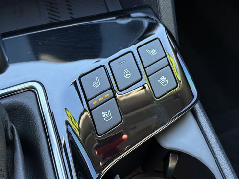 Used 2025 Kia Sportage SX image 33