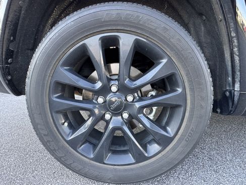Used 2021 Jeep Grand Cherokee Laredo X AWD/4WD image 19