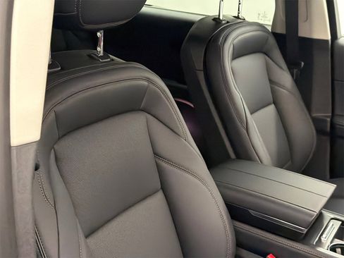 New 2026 Lincoln Nautilus Premier image 12