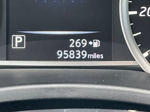 Used 2017 Nissan Sentra SV FWD image 4