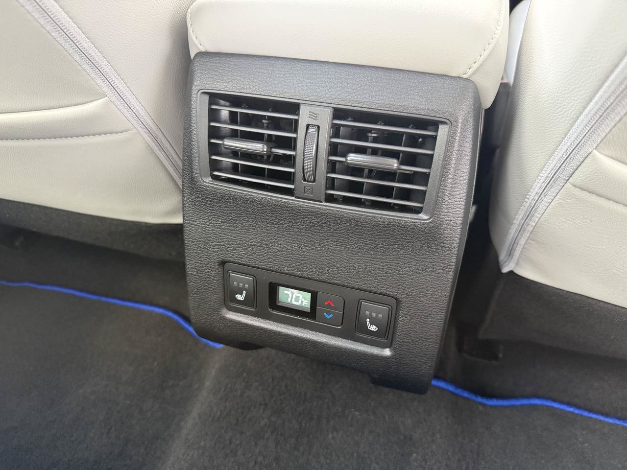 Used 2025 Mitsubishi Outlander SEL AWD/4WD image 37