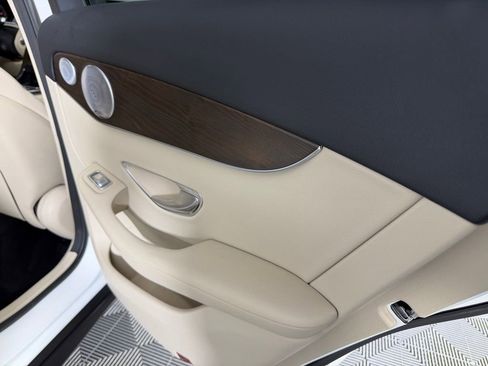 Used 2019 Mercedes-Benz GLC 300 4MATIC image 29