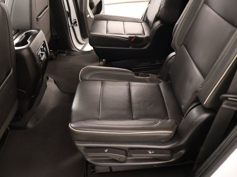 Used 2023 Chevrolet Tahoe Premier AWD/4WD image 12