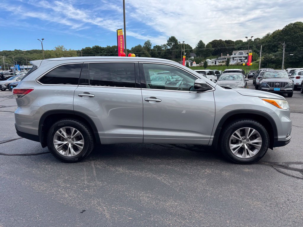 Used 2014 Toyota Highlander XLE AWD/4WD image 4