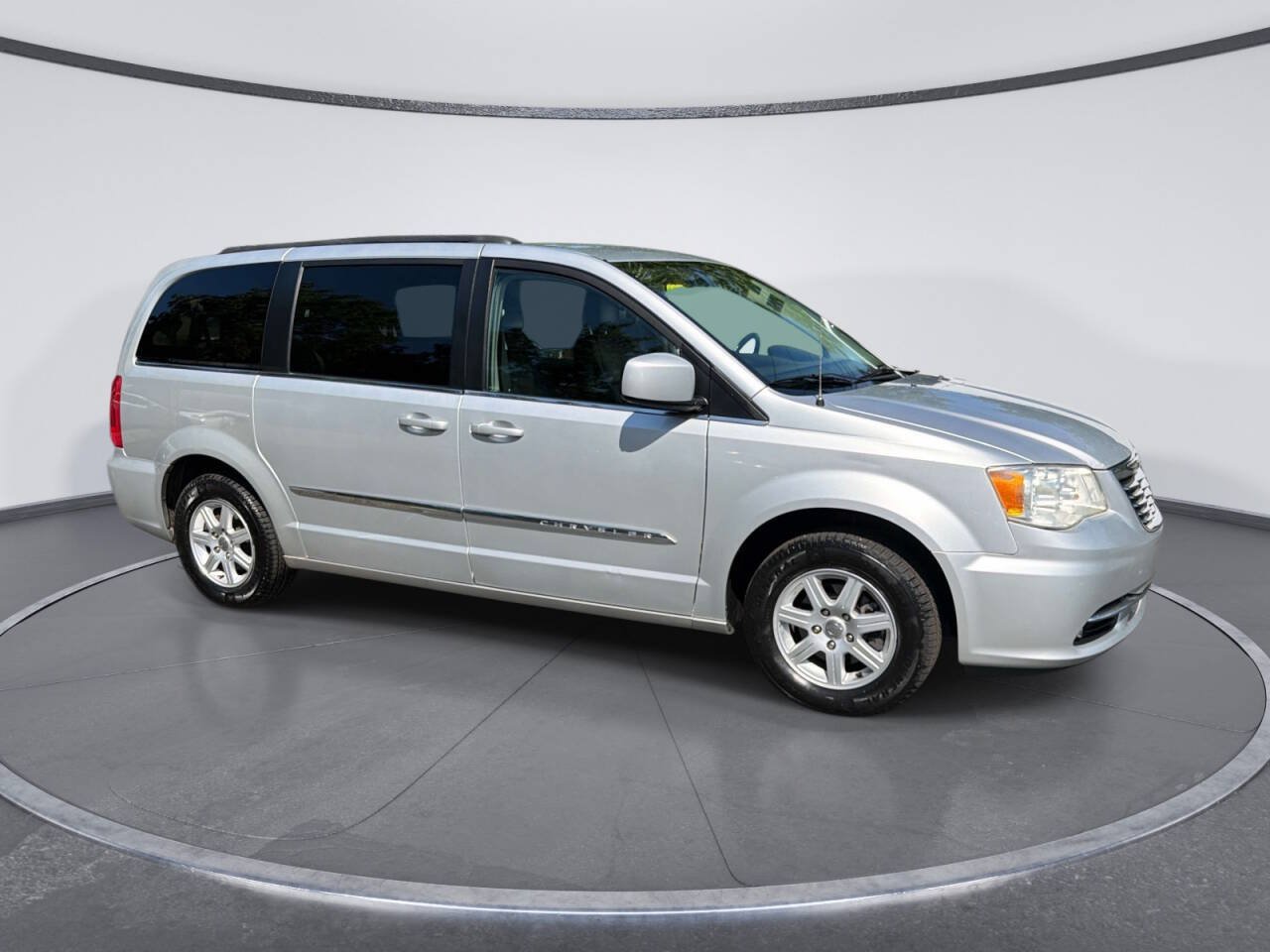 Used 2012 Chrysler Town & Country Touring w/ Entertainment Group #1 FWD image 6