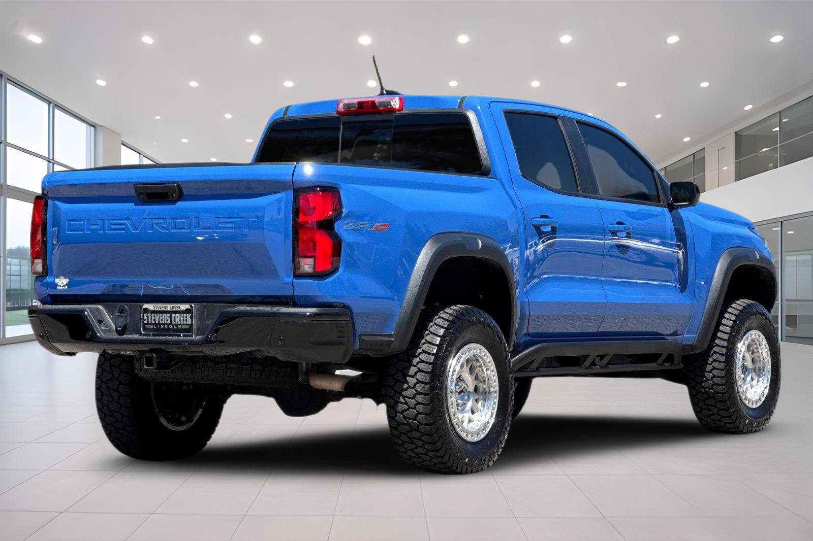 Used 2025 Chevrolet Colorado ZR2 w/ Technology Package AWD/4WD image 4
