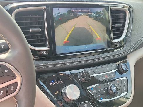 Used 2024 Chrysler Pacifica Touring-L w/ Road Tripper Package FWD image 30