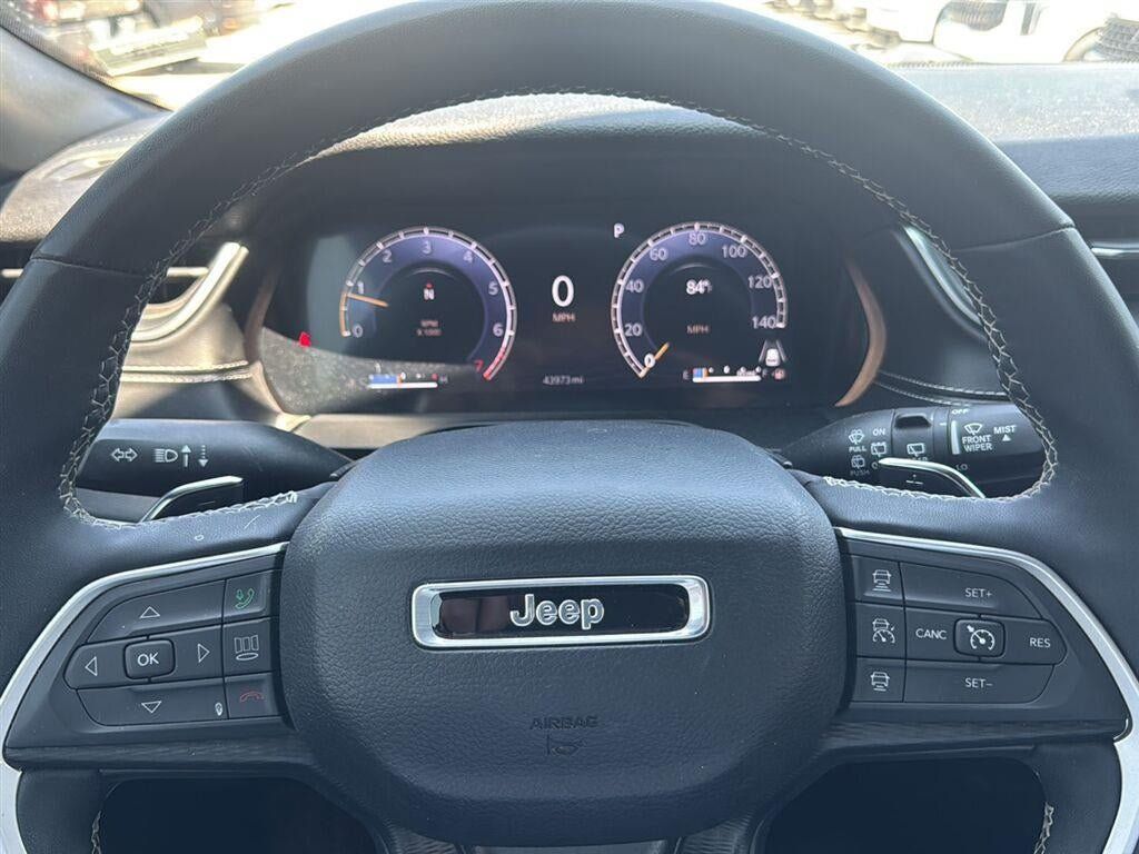 Used 2024 Jeep Grand Cherokee L Laredo AWD/4WD image 21
