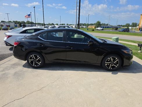 Used 2024 Nissan Sentra SV FWD image 4