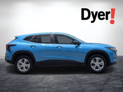 Used 2025 Chevrolet Trax LS w/ Driver Confidence Package FWD image 2