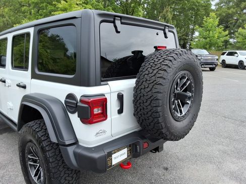 Used 2024 Jeep Wrangler Unlimited Rubicon w/ XTREMEE 35" Tire Package AWD/4WD image 14