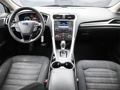 Used 2016 Ford Fusion SE image 18