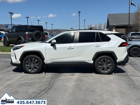 Used 2022 Toyota RAV4 XLE Premium AWD/4WD image 2