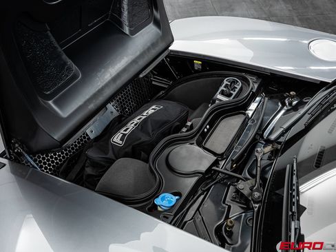 Used 2006 Ford GT RWD image 10