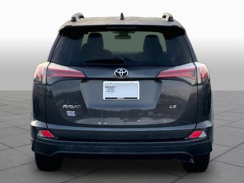 Used 2018 Toyota RAV4 LE FWD image 5