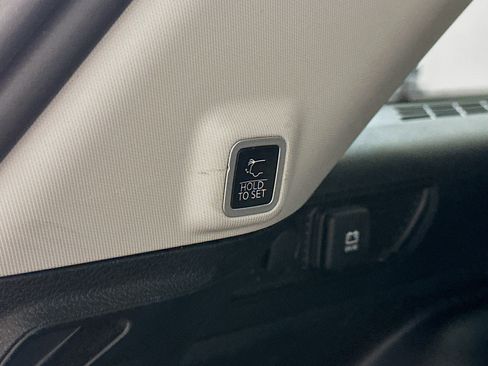 Used 2023 Jeep Grand Cherokee Laredo w/ Luxury Tech Group I AWD/4WD image 30