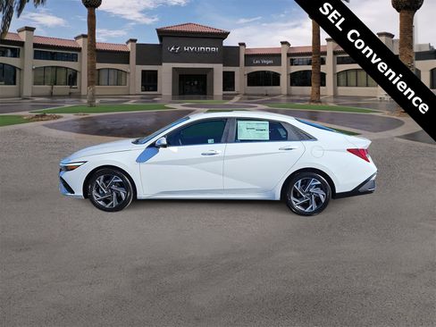 Used 2025 Hyundai Elantra SEL image 5