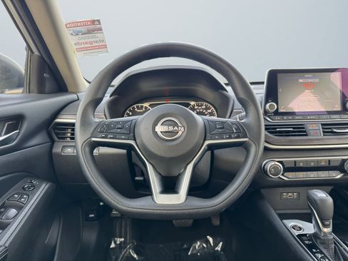 Used 2024 Nissan Altima 2.5 SV image 11