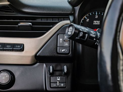 Used 2018 GMC Yukon Denali RWD image 31