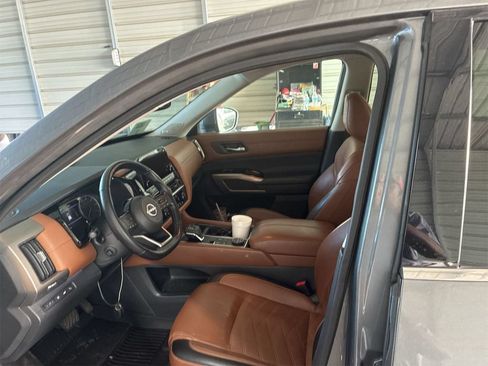 Used 2022 Nissan Pathfinder Platinum w/ Cargo Package AWD/4WD image 5