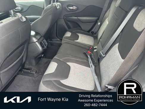 Used 2014 Jeep Cherokee Latitude w/ Comfort/Convenience Group image 11