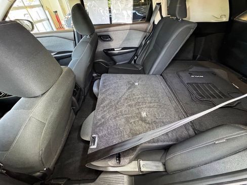 Used 2023 Nissan Rogue S image 44