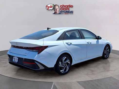 New 2026 Hyundai Elantra Limited FWD image 4