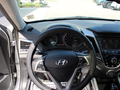 Used 2012 Hyundai Veloster w/ Style Pkg image 24