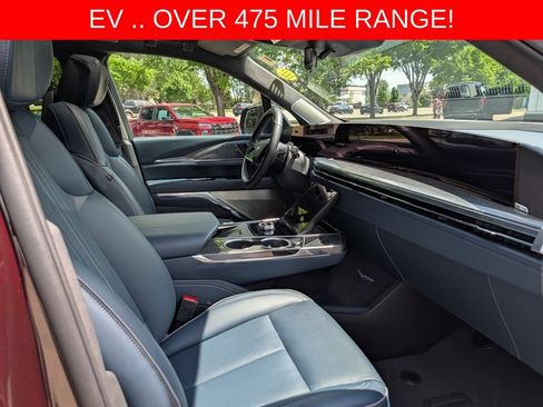 Used 2025 Cadillac Escalade IQ Luxury 2 w/ LPO, Premium Carpet Package AWD/4WD image 18