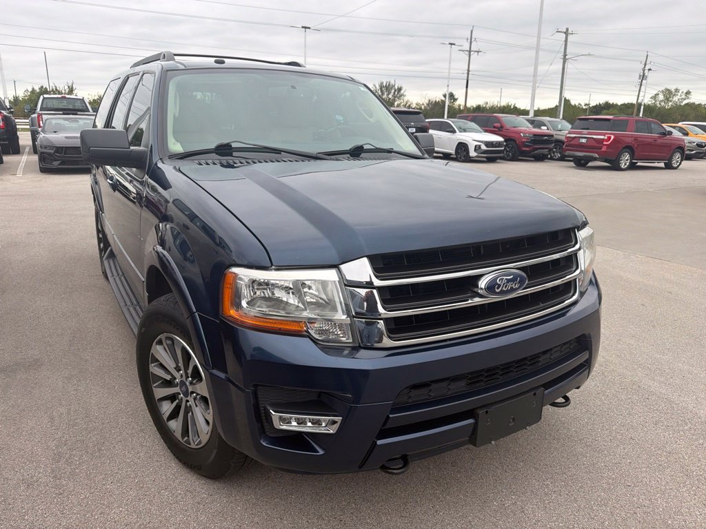 Used 2017 Ford Expedition XLT w/ Equipment Group 202A AWD/4WD image 3