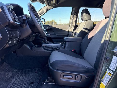 Used 2021 Toyota Tacoma TRD Sport image 7