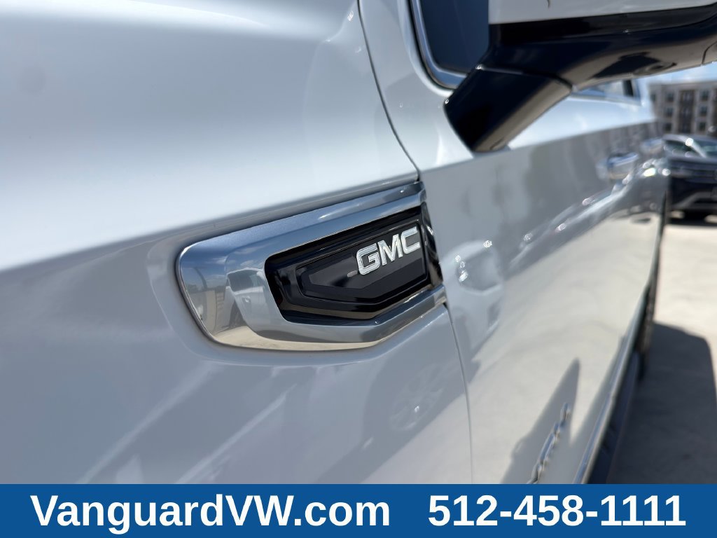 Used 2022 GMC Yukon XL Denali AWD/4WD image 2