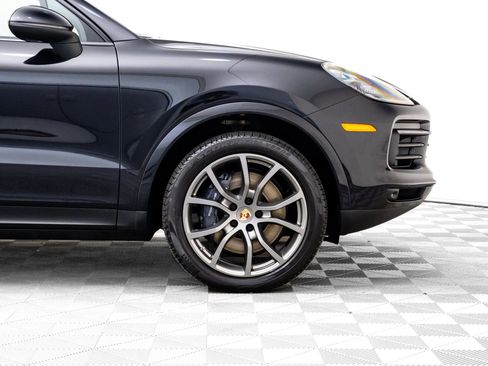 Certified 2022 Porsche Cayenne Platinum Edition image 34