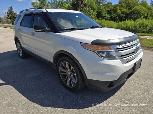 Used 2015 Ford Explorer XLT w/ Equipment Group 202A image 4
