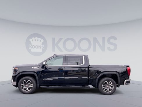 New 2026 GMC Sierra 1500 SLE image 2