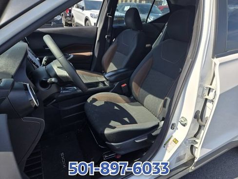 Used 2024 Nissan Kicks SR FWD image 9