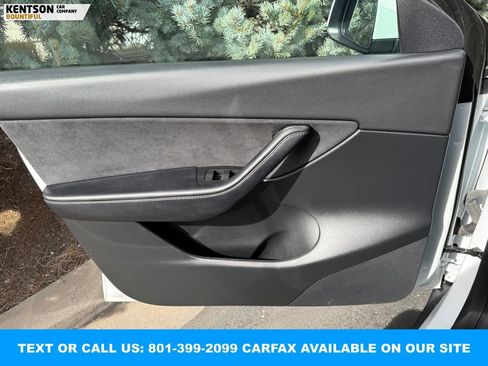 Used 2022 Tesla Model Y Performance AWD/4WD image 17