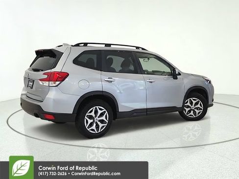 Used 2023 Subaru Forester Premium AWD/4WD image 6