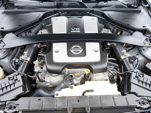 Used 2009 Nissan 370Z Touring w/ Sport Pkg image 9