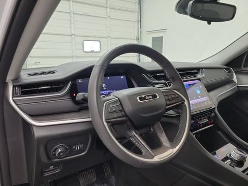 Used 2023 Jeep Grand Cherokee L Limited w/ Black Appearance Package AWD/4WD image 23