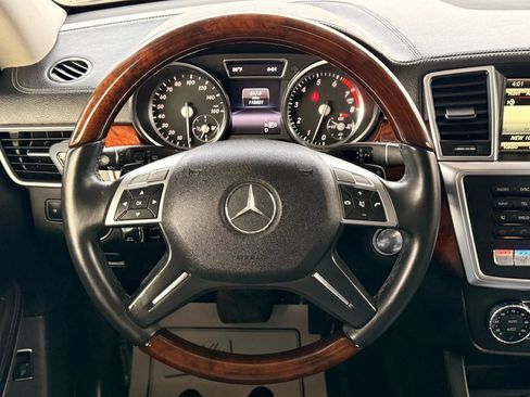 Used 2014 Mercedes-Benz GL 550 4MATIC image 32